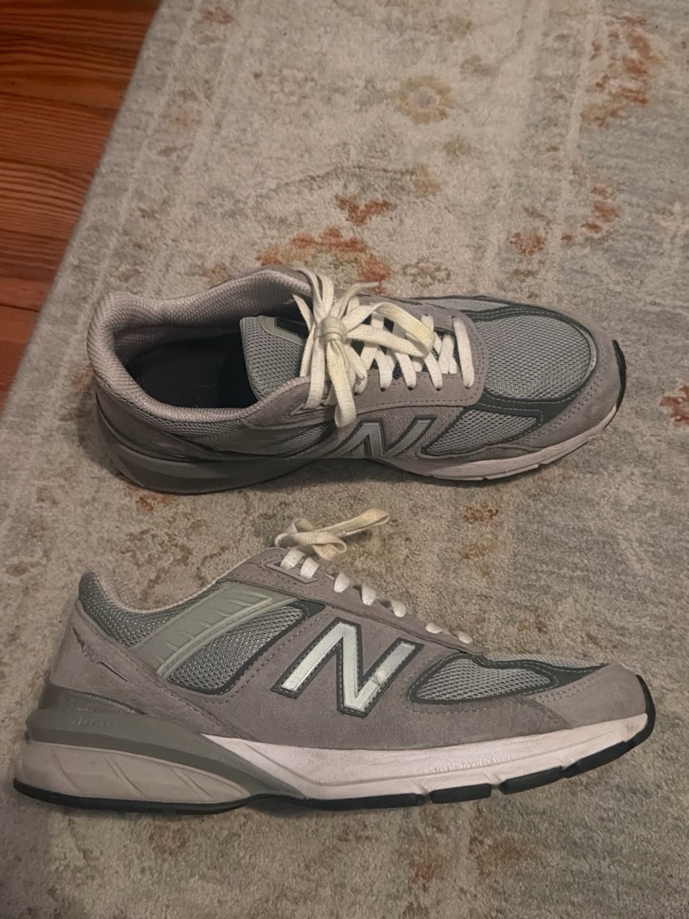 New Balance Men’s Grey and White Athletic Sneakers 990v5 EUC